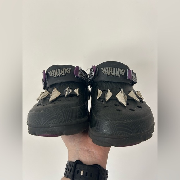 Crocs x Marvel Black Panther Wakanda Forever Size J6 - Picture 3 of 9